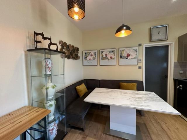 Lovely Near Gatwick Airport Reigate
