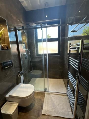 Lovely Near Gatwick Airport * Reigate