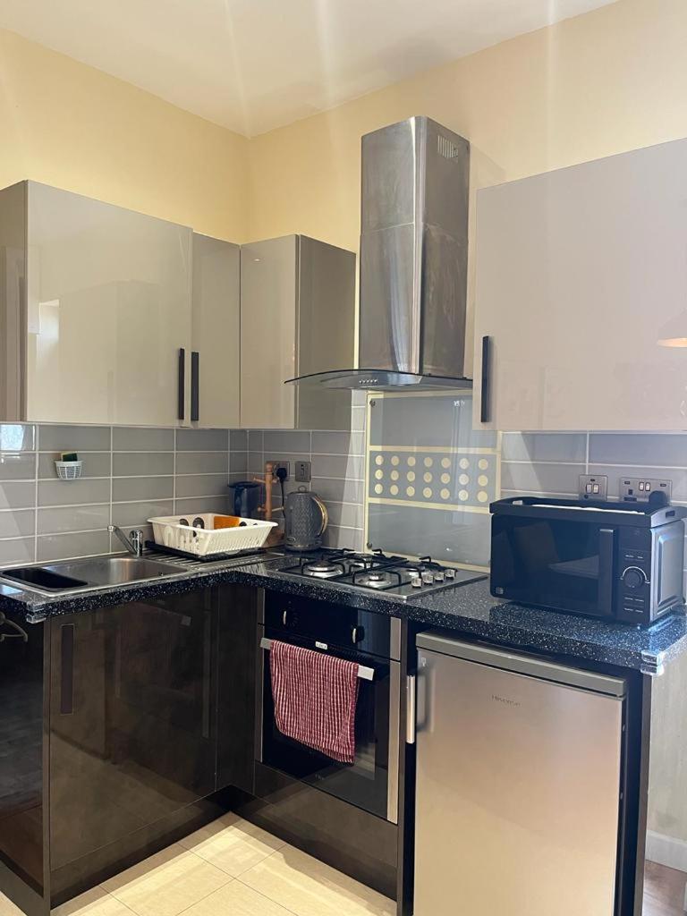 Lovely Near Gatwick Airport *