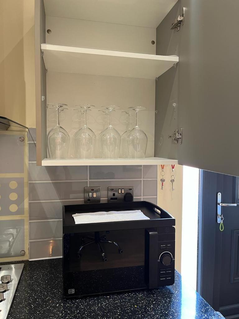 Lovely Near Gatwick Airport Apartment